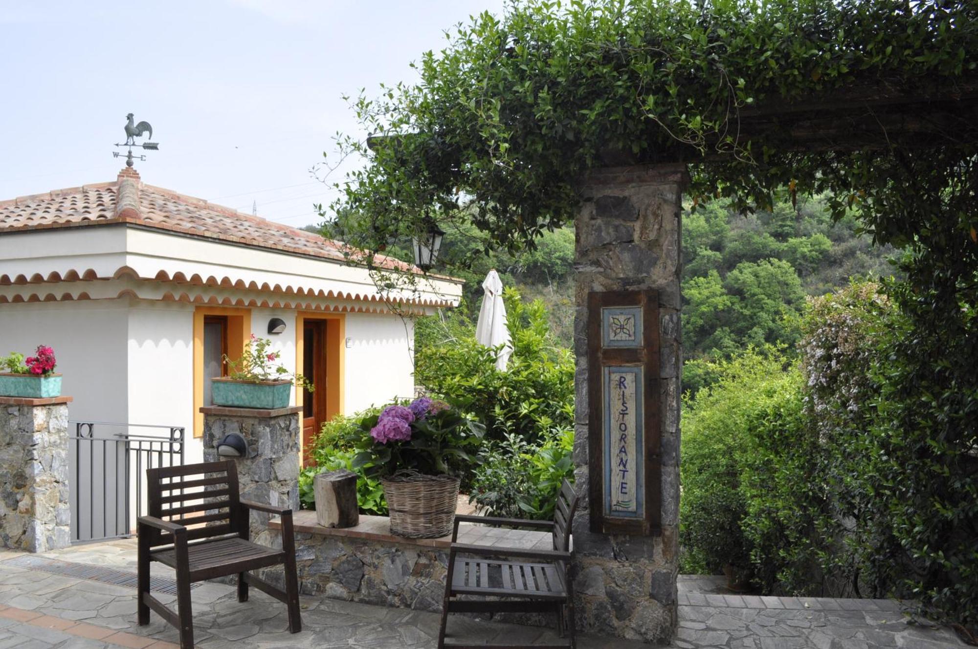 Borgo San Francesco Hotel Gioiosa Marea Exterior photo